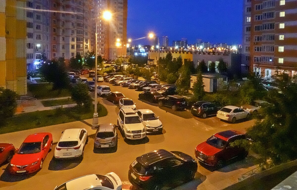 Ночной двор - Валерий Иванович Ночной двор - Валерий Иванович