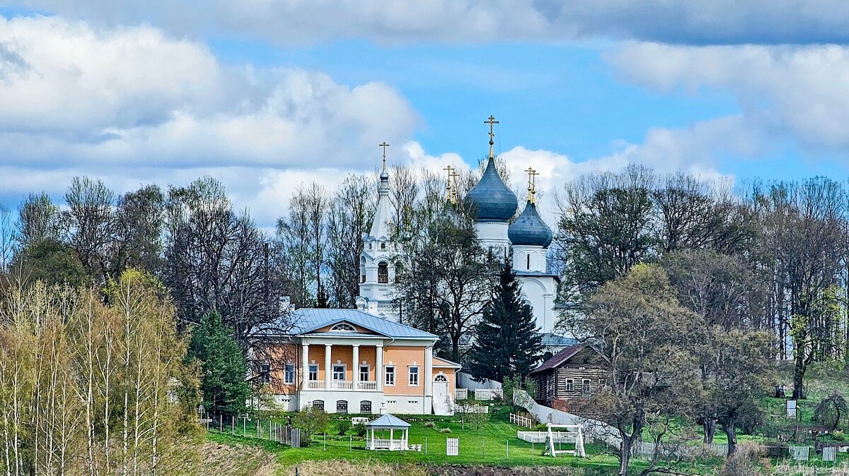 Дом - усадьба дворян Зацепиных, Крестовоздвиженский собор - Михаил Свиденцов