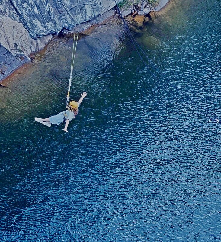 На тарзанке. - Vladimir Semenchukov