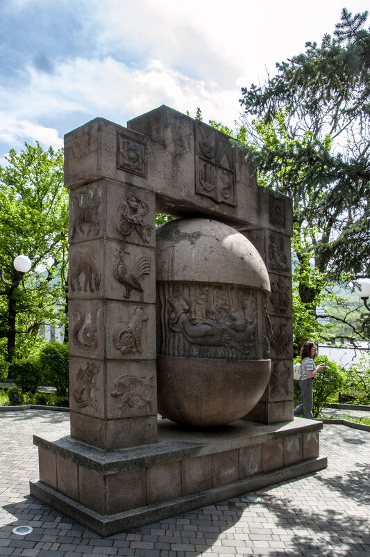 Скульптура "Знаки Зодиака" в курортном парке - Gen Скульптура "Знаки Зодиака" в курортном парке - Gen