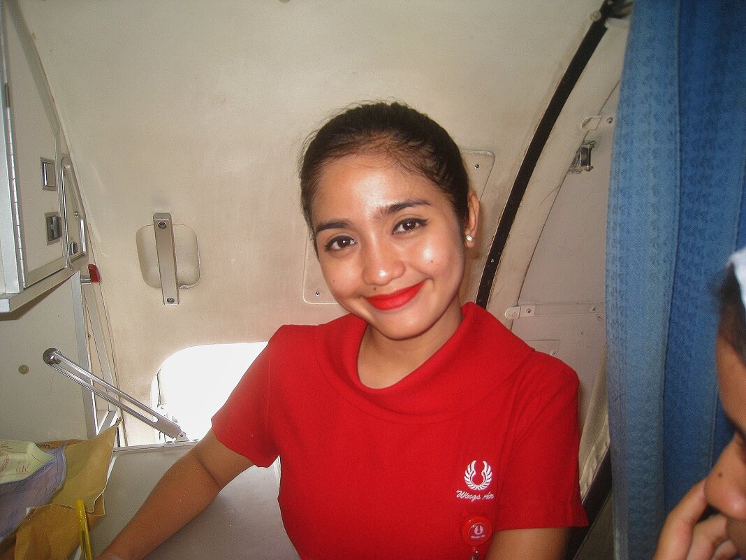 Стюардесса индонезийской авиакомпании Wings Air. - unix (Илья Утропов) Стюардесса индонезийской авиакомпании Wings Air. - unix (Илья Утропов)