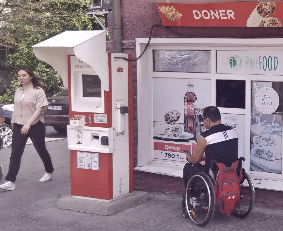 Городская жизнь - Андрей Хлопонин