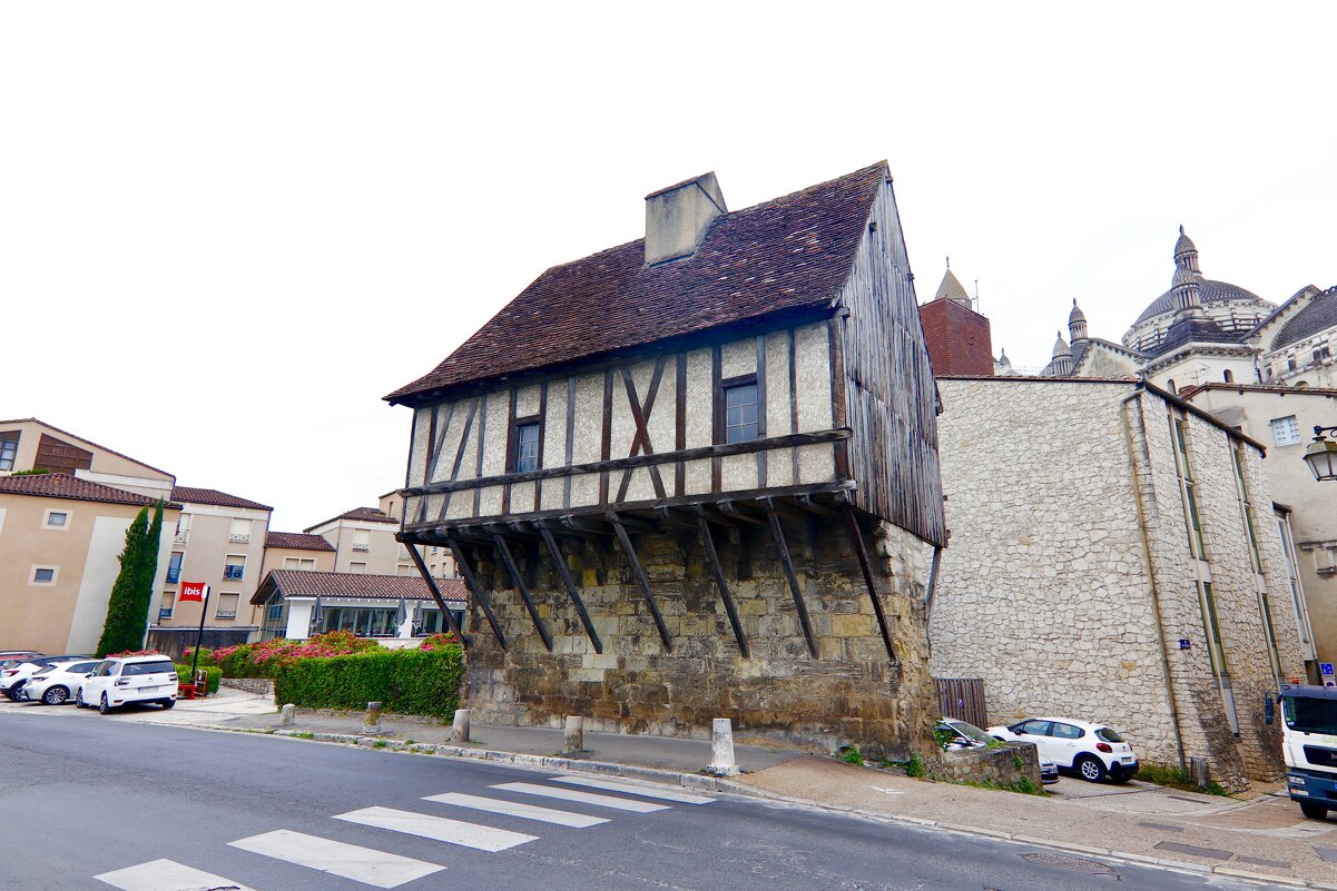 Избушка почти на ножках - Michael M