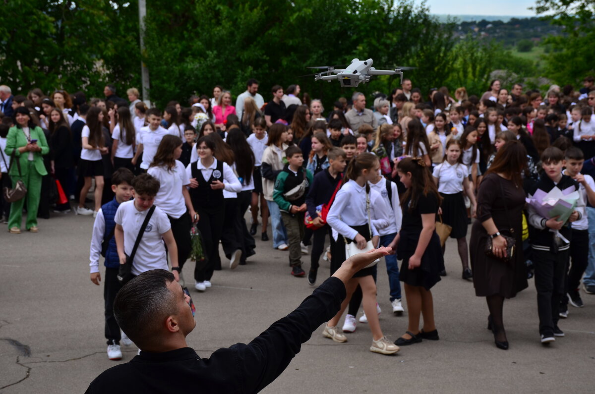 На последний звонок ! - александр донченко На последний звонок ! - александр донченко
