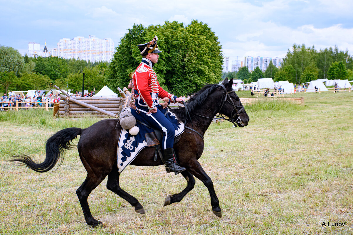 Гусар спешит на встречу к подруге... - Anatoly Lunov Гусар спешит на встречу к подруге... - Anatoly Lunov