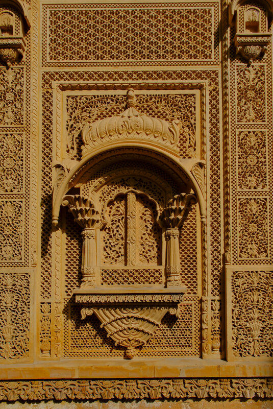 Вырезанный фасад дома в форте Жайсальмер - Георгий А