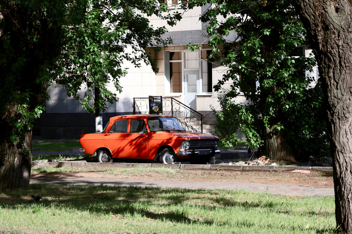 Двор. Москвич. - Roman stories -