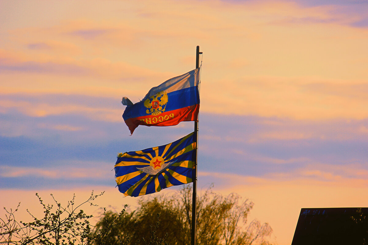 В вечернем небе - Сергей Кочнев