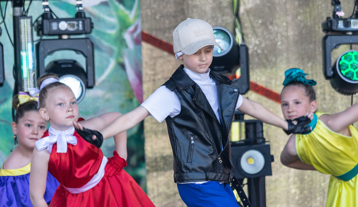 В ритме танца. - Виктор Иванович Чернюк