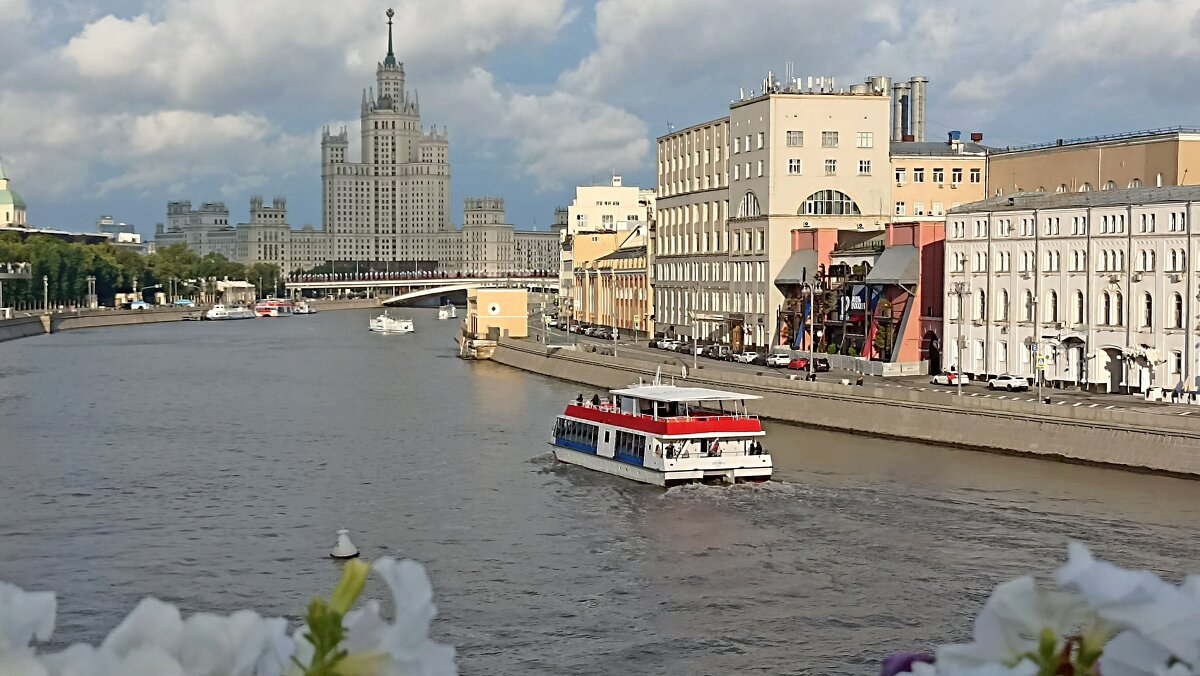 По Москве-реке - Татьяна Тюменка