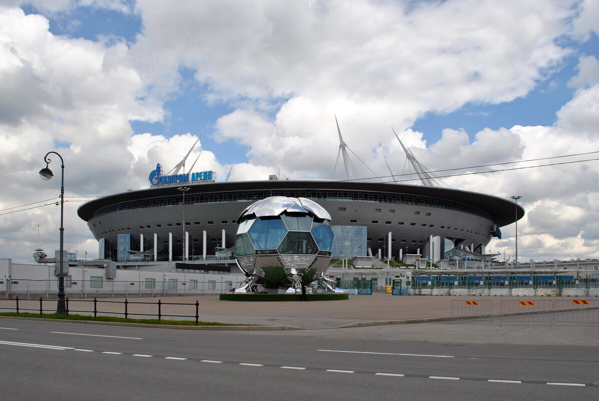 "И зимой и летом Небывалых ждать чудес Будет детство где-то, но не здесь?" - AleksSPb Лесниченко