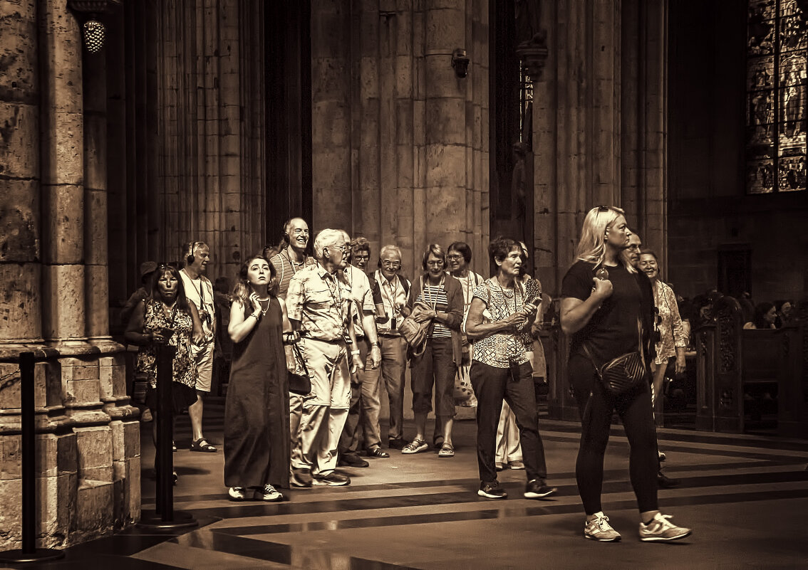 В соборе - Андроник Александр 