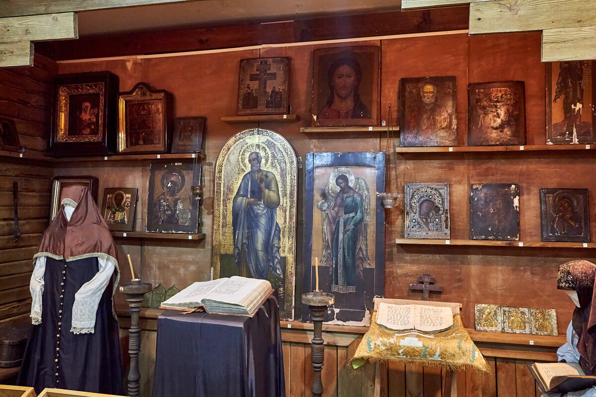 В историко-художественном музее, Семёнов - Алексей Р. В историко-художественном музее, Семёнов - Алексей Р.