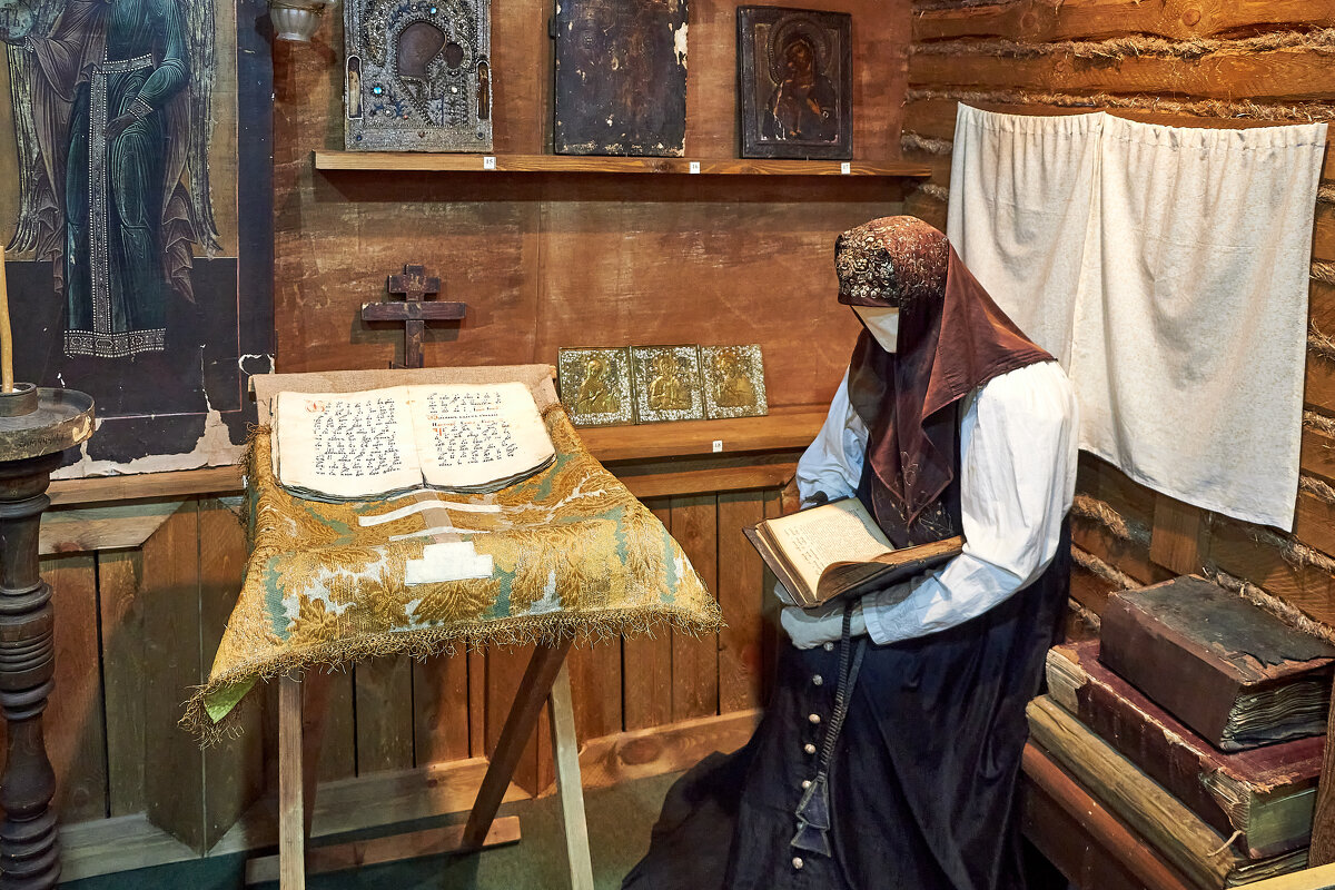 В историко-художественном музее, Семёнов - Алексей Р. В историко-художественном музее, Семёнов - Алексей Р.