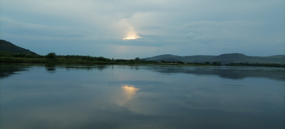 Позови меня... На закате дня...Рука крадущая солнечный закат. - Любовь Иванова