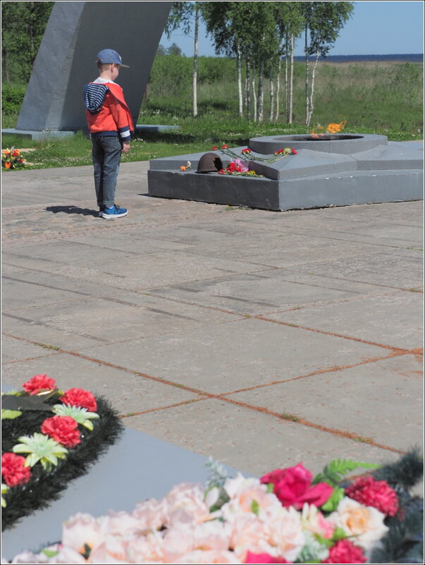 3.Ленинградская земля помнит и чтит... - Юрий Велицкий