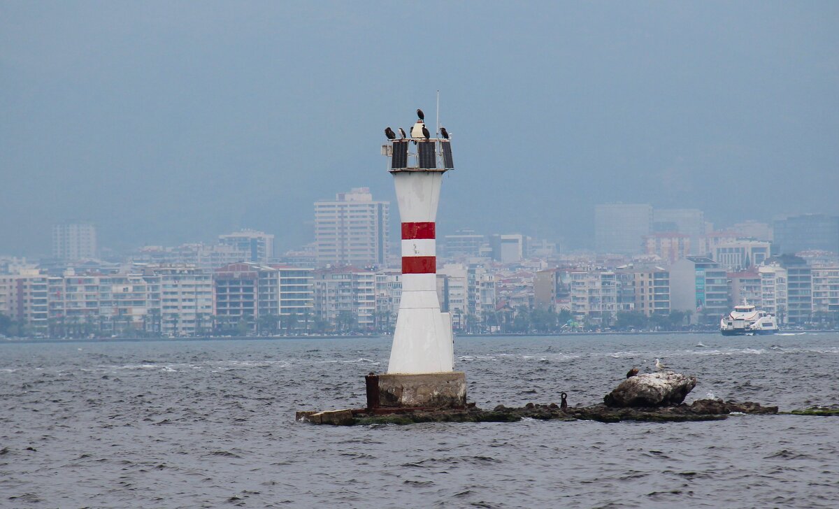 Маяк в Измире - Сергей Никифоров