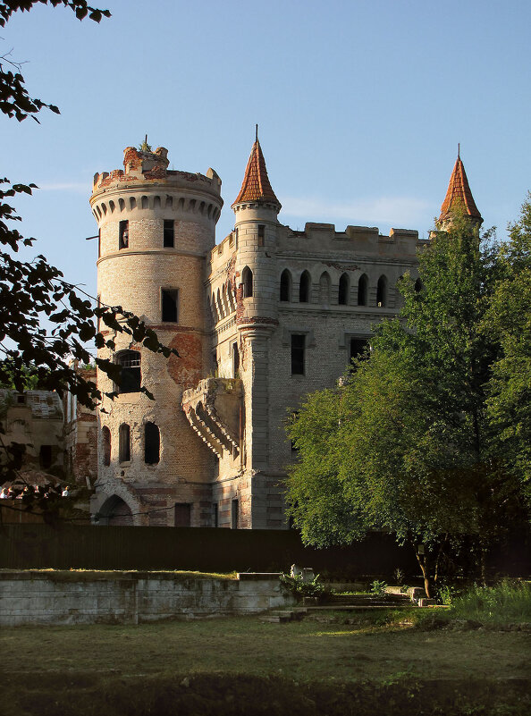 Замок Храповицкого (четырехэтажная часть) - Александр Ильчевский 