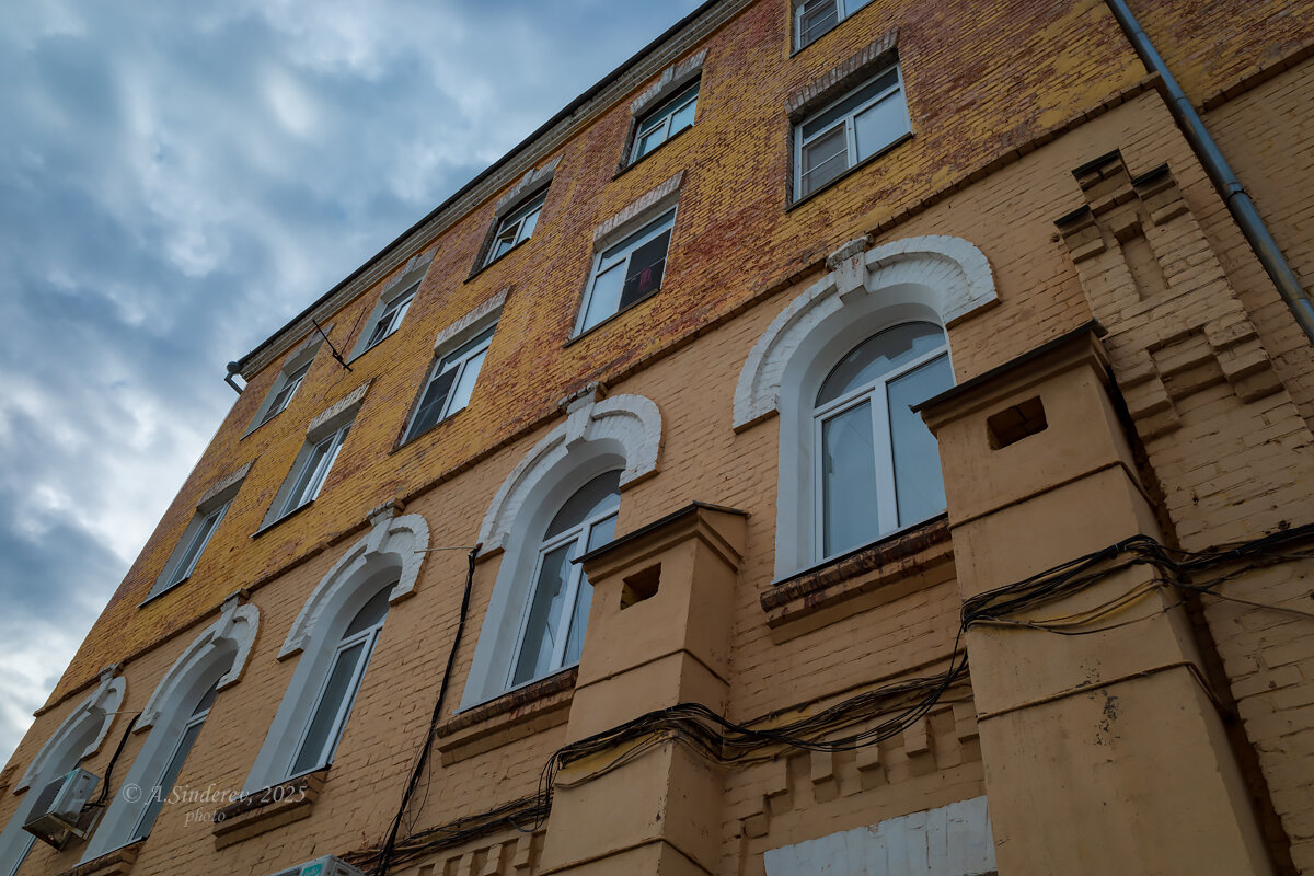 Фасад старинного дома - Александр Синдерёв Фасад старинного дома - Александр Синдерёв