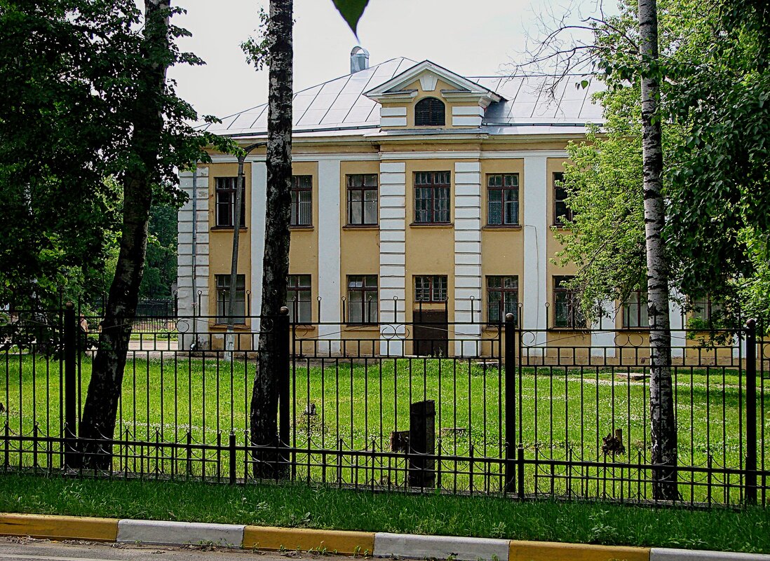 Казённый дом с мезонином,,,, - Анатолий Колосов