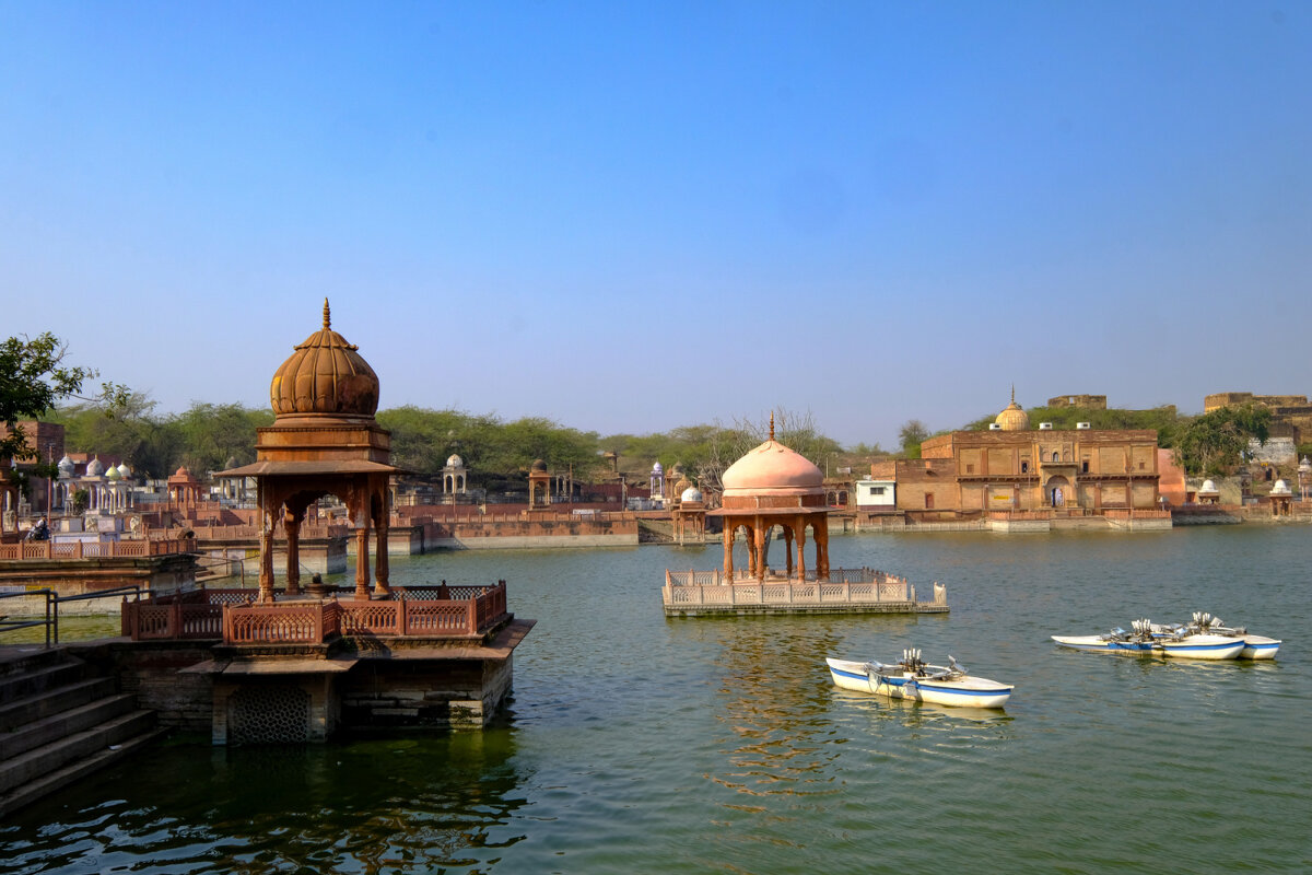 Священное озеро в г. Дхолпур - Георгий А