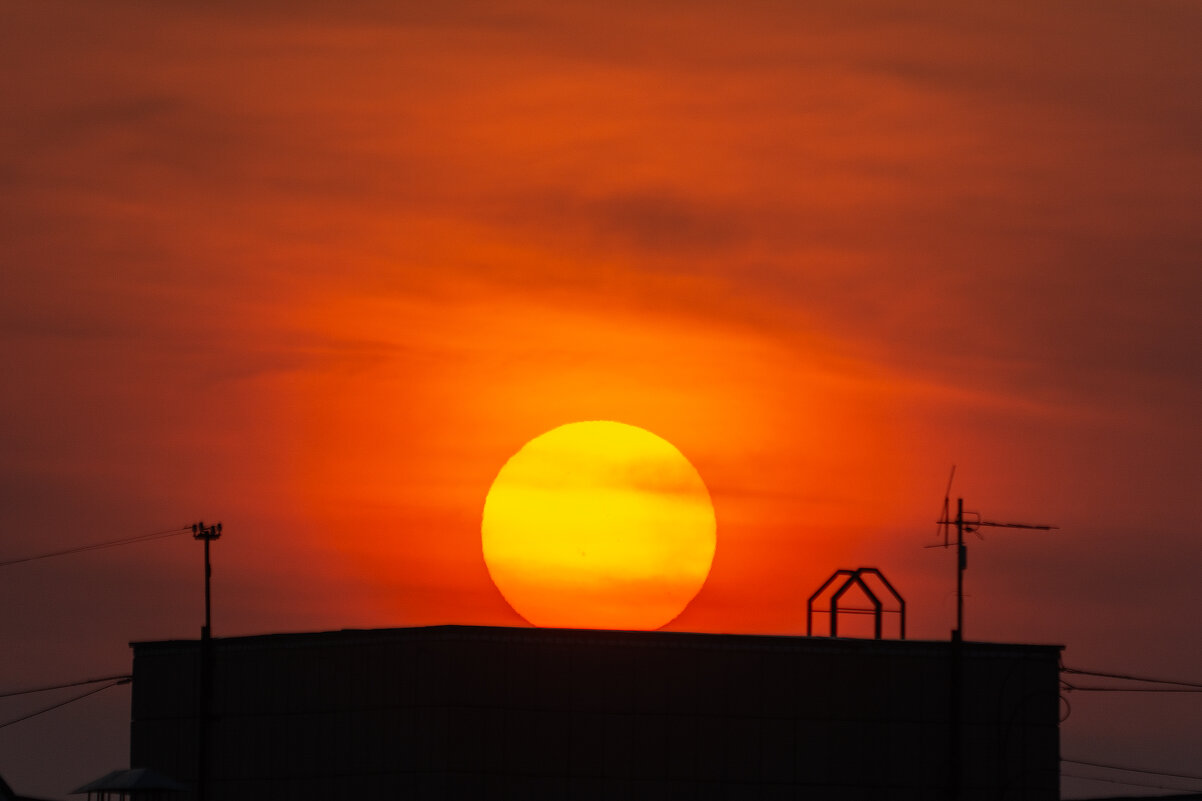 Солнышко устало, присело отдохнуть. - Виктор Иванович Чернюк Солнышко устало, присело отдохнуть. - Виктор Иванович Чернюк