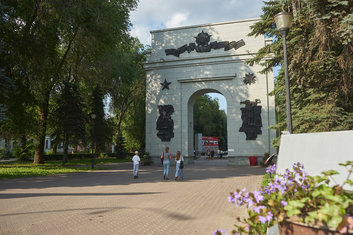Самара. Триумфальная арка на аллее трудовой славы. - Олег Манаенков