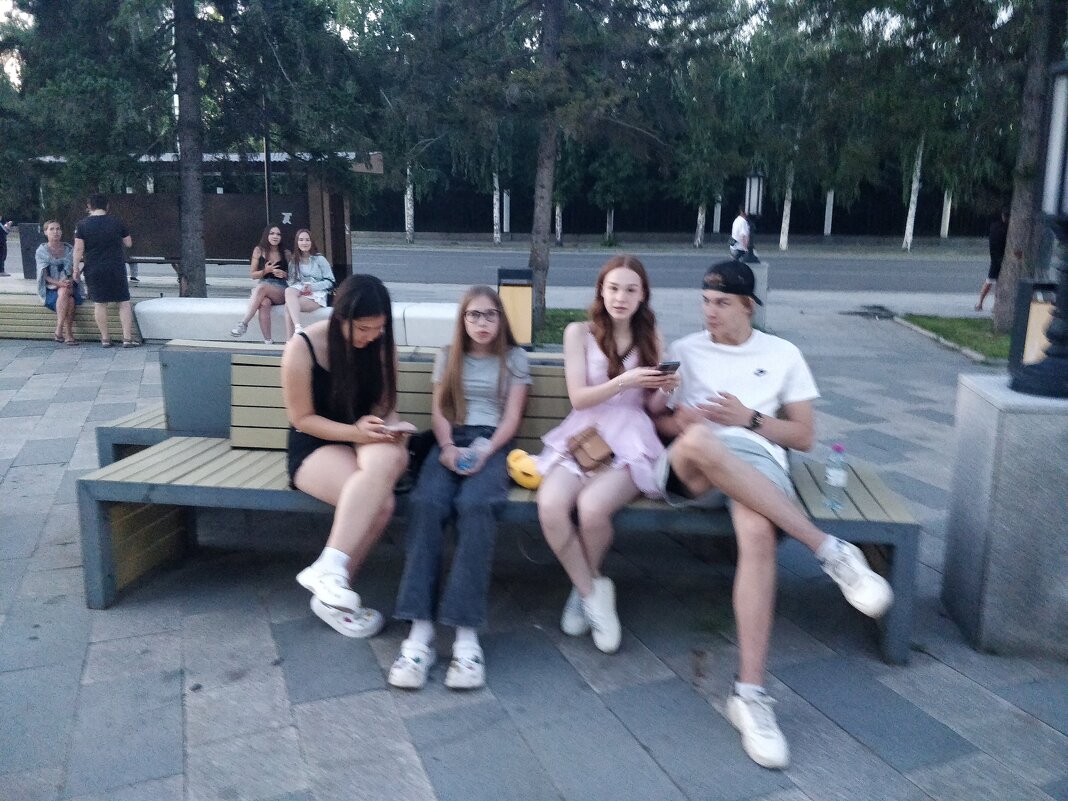 Молодежь - Андрей Хлопонин Молодежь - Андрей Хлопонин