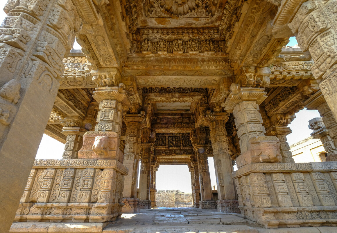 В храме Garhi Padavali Morena - Георгий А