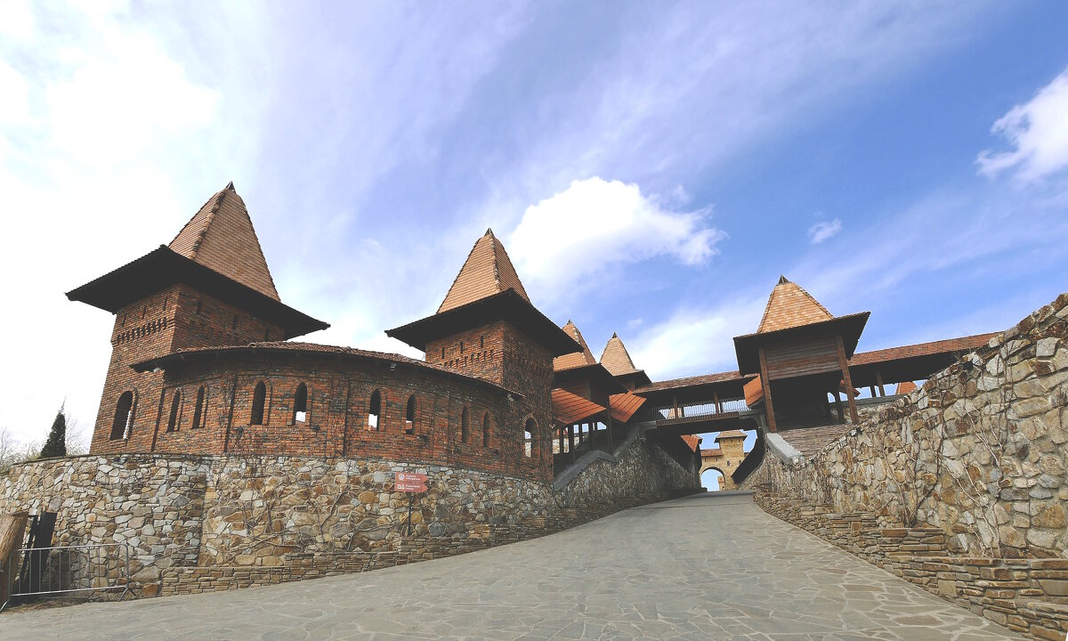 «Город мастеров» (вспомнил фильм из 60х). Парк Лога. - Alexey YakovLev «Город мастеров» (вспомнил фильм из 60х). Парк Лога. - Alexey YakovLev