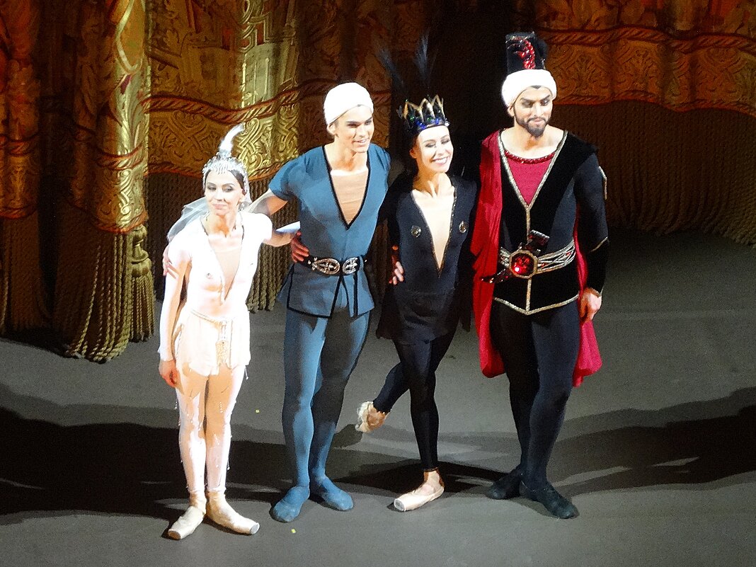 Поклоны после спектакля - Лидия Бусурина