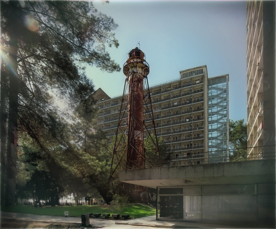 Старый маяк в Пицунде - AZ east3