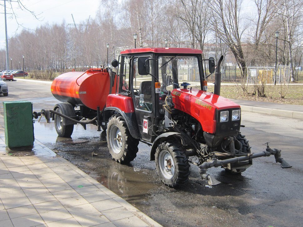 Трактор-поливалка - Дмитрий Никитин