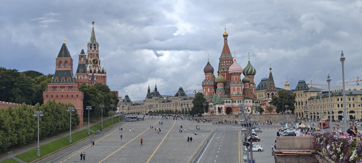 Васильевский спуск - <<< Наташа >>>