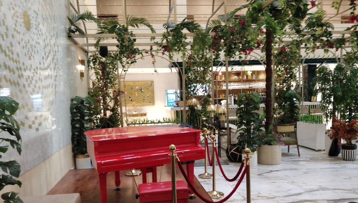 Красный рояль - Андрей Хлопонин