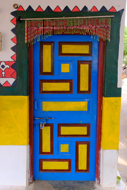 Дверь у дома в деревне - Георгий А