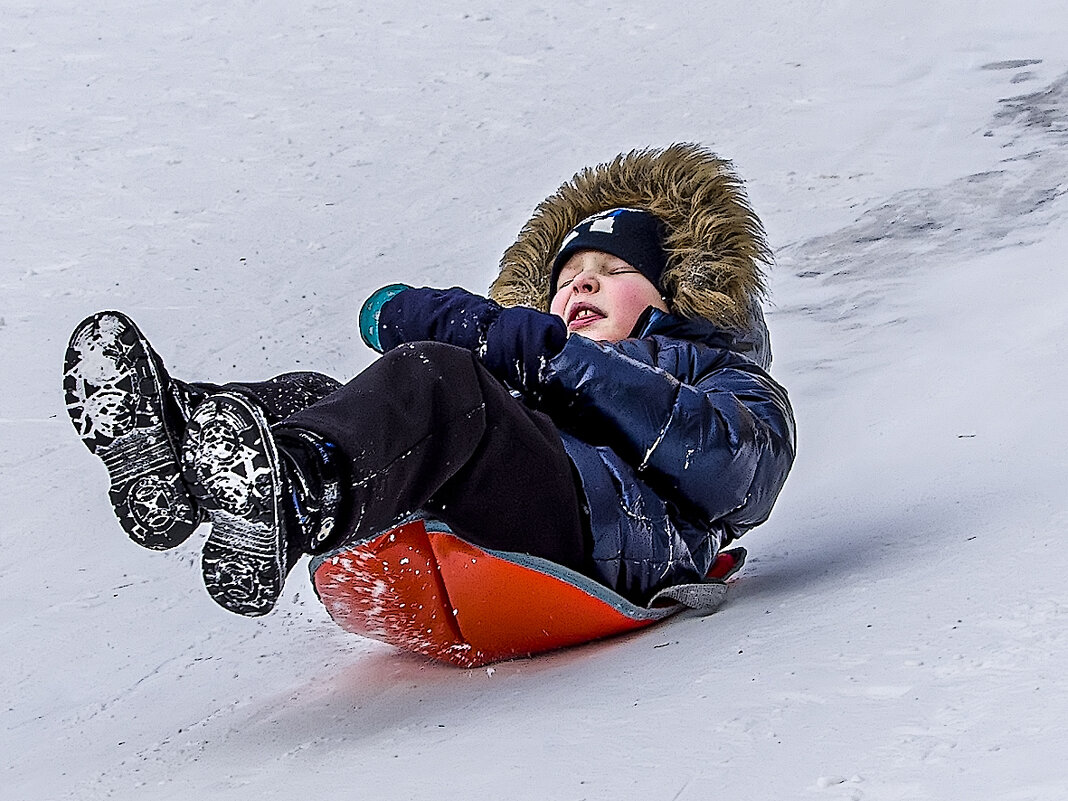 С горки. - Александр 