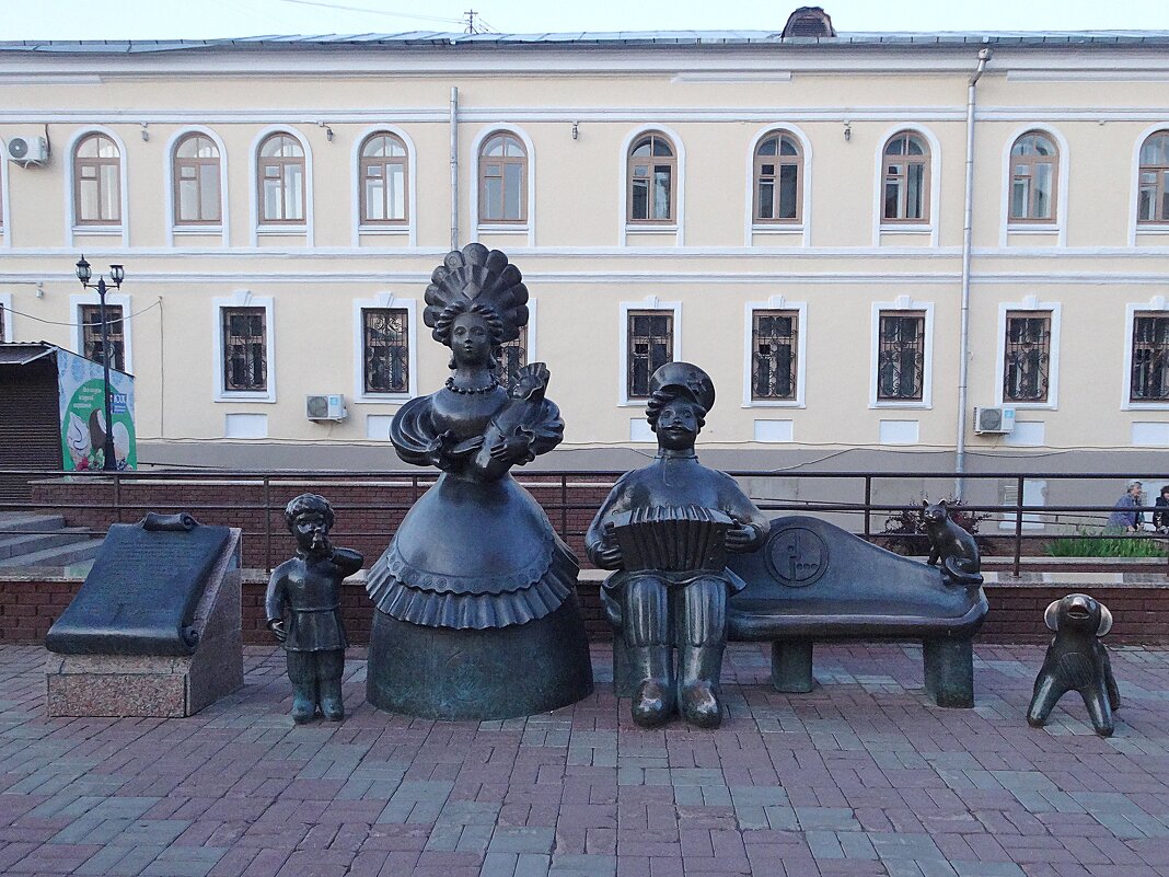 Памятник семье в Кирове - Лидия Бусурина