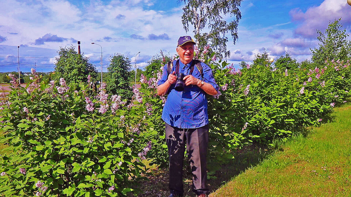 Июнь...Я  у сиреневой аллеи! - Владимир 