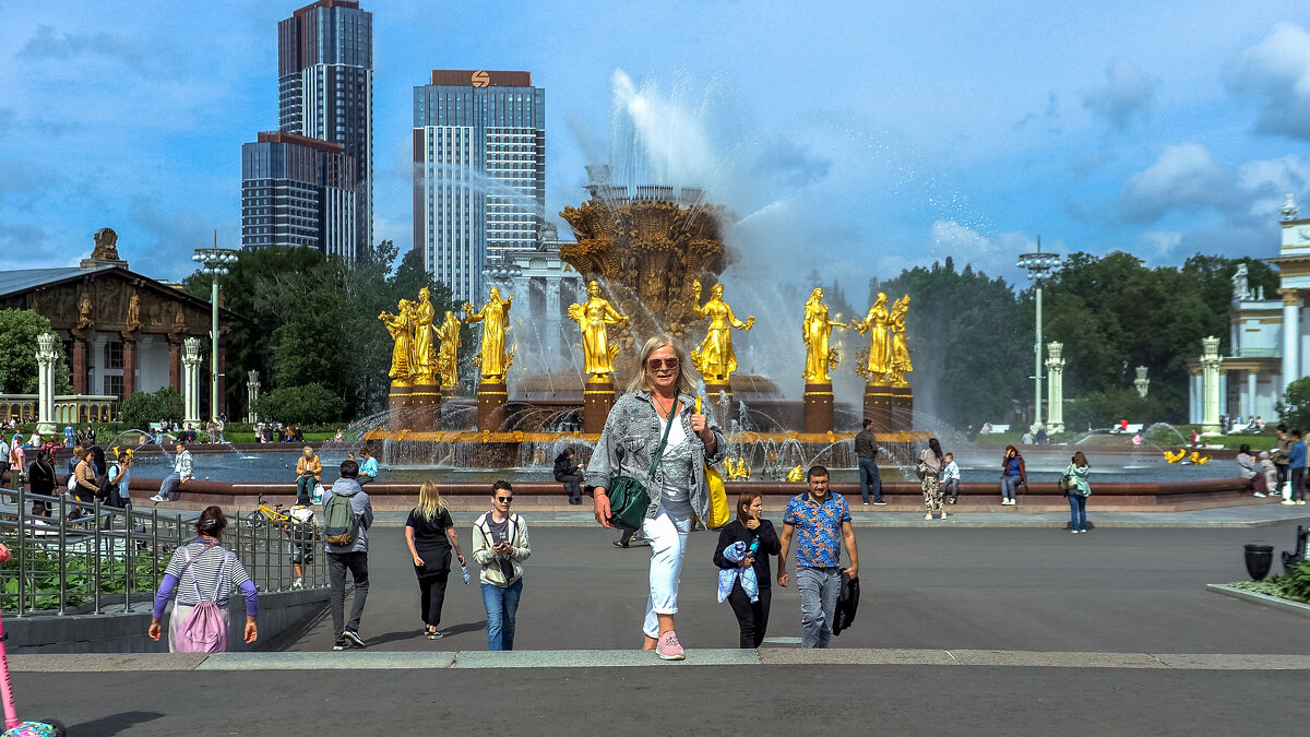 Где то на ВДНХ - юрий поляков