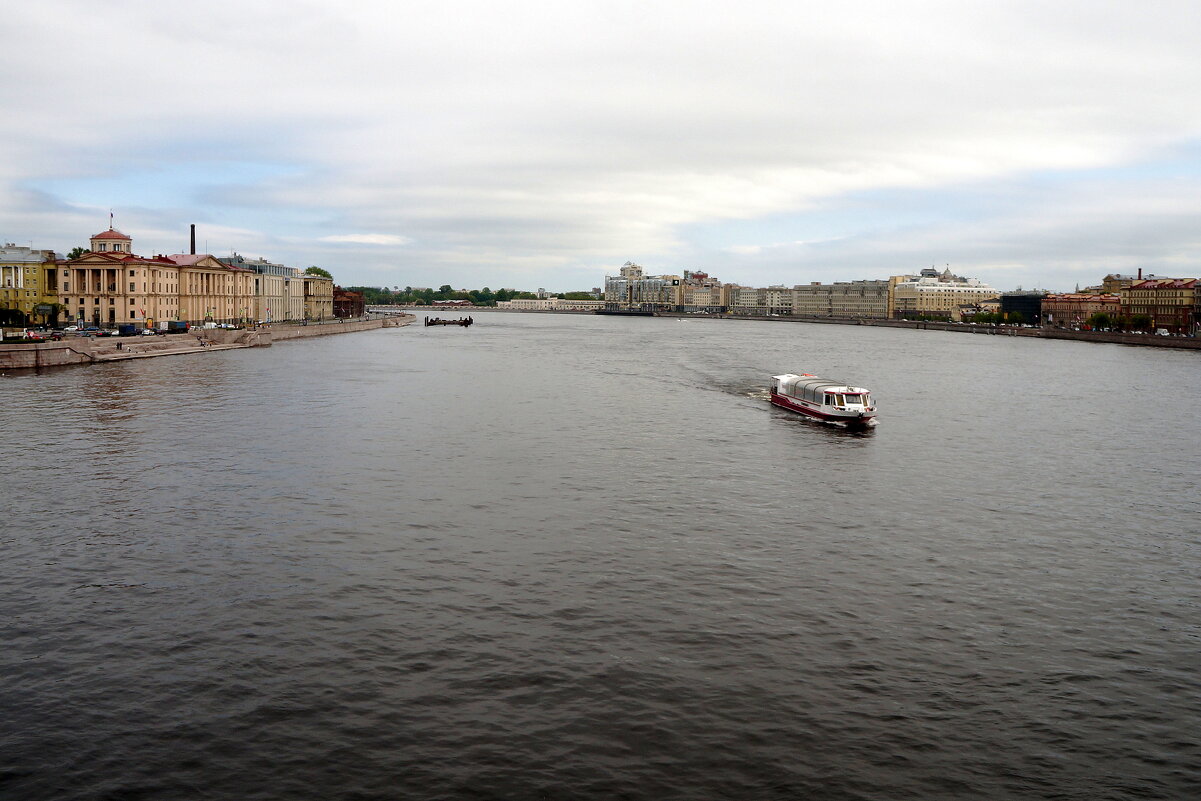 вид с Литейного моста на Воскресенскую набережную - zavitok *