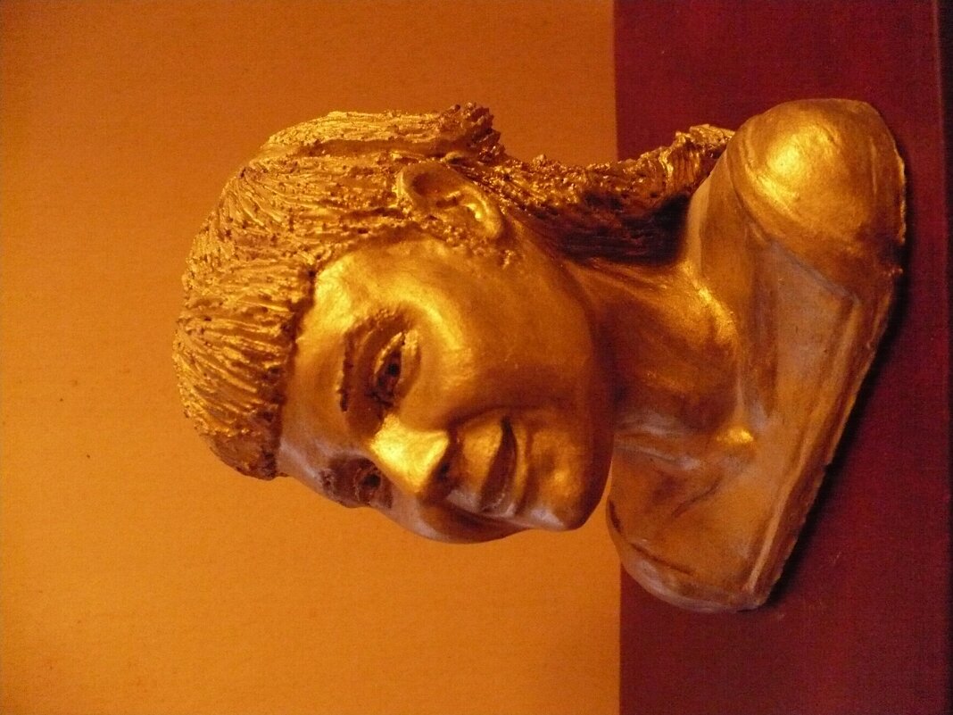 СВЕТЛАНОЧКА .Скульптурный портрет (речная глина) . 80-е годы ХХ века. - Валерий Кокорев