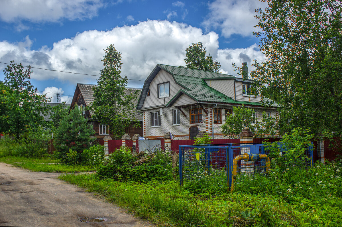 Со всеми коммуникациями. - Михаил "Skipper"