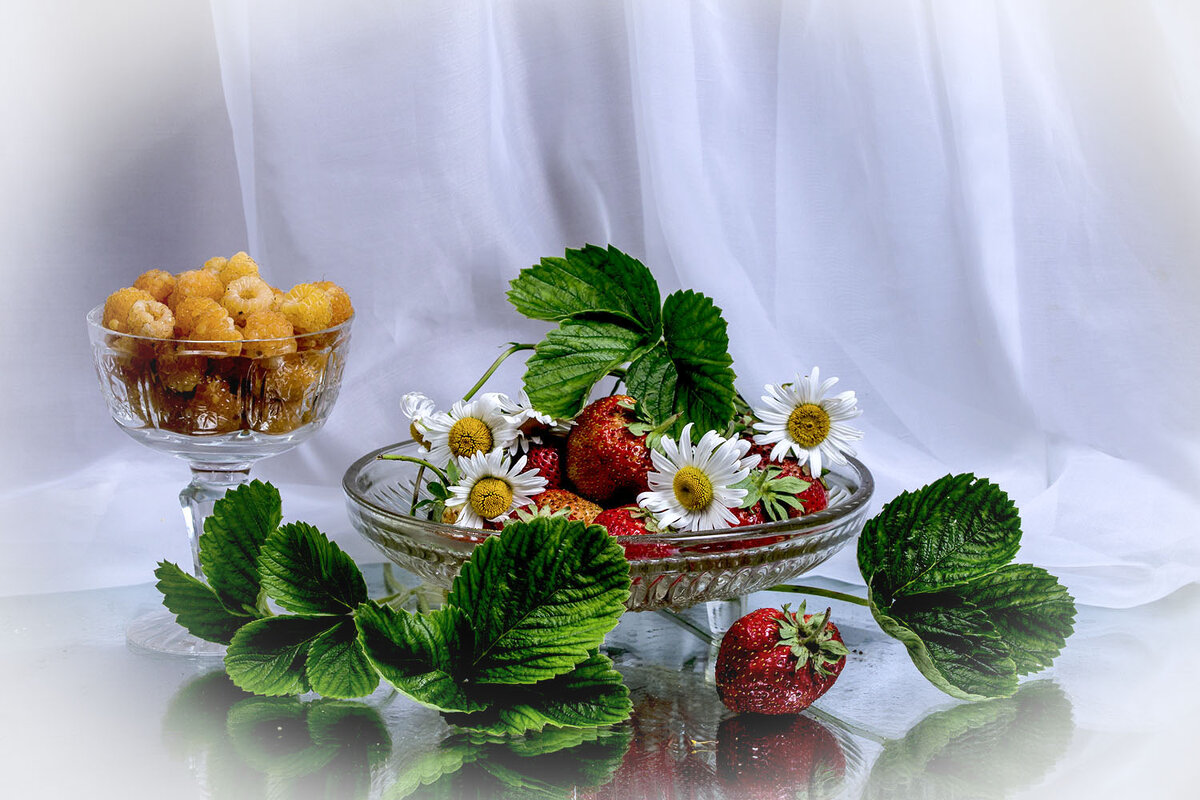 Ягодное угощение - Людмила Павловна Крышковец