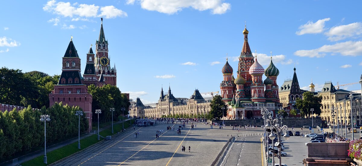 Васильевский спуск - <<< Наташа >>>