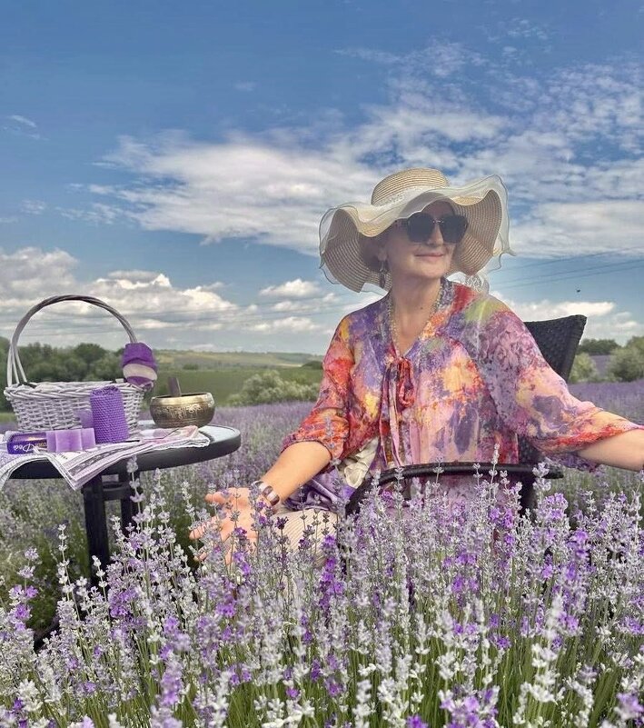 На лавандовому полі - Степан Карачко