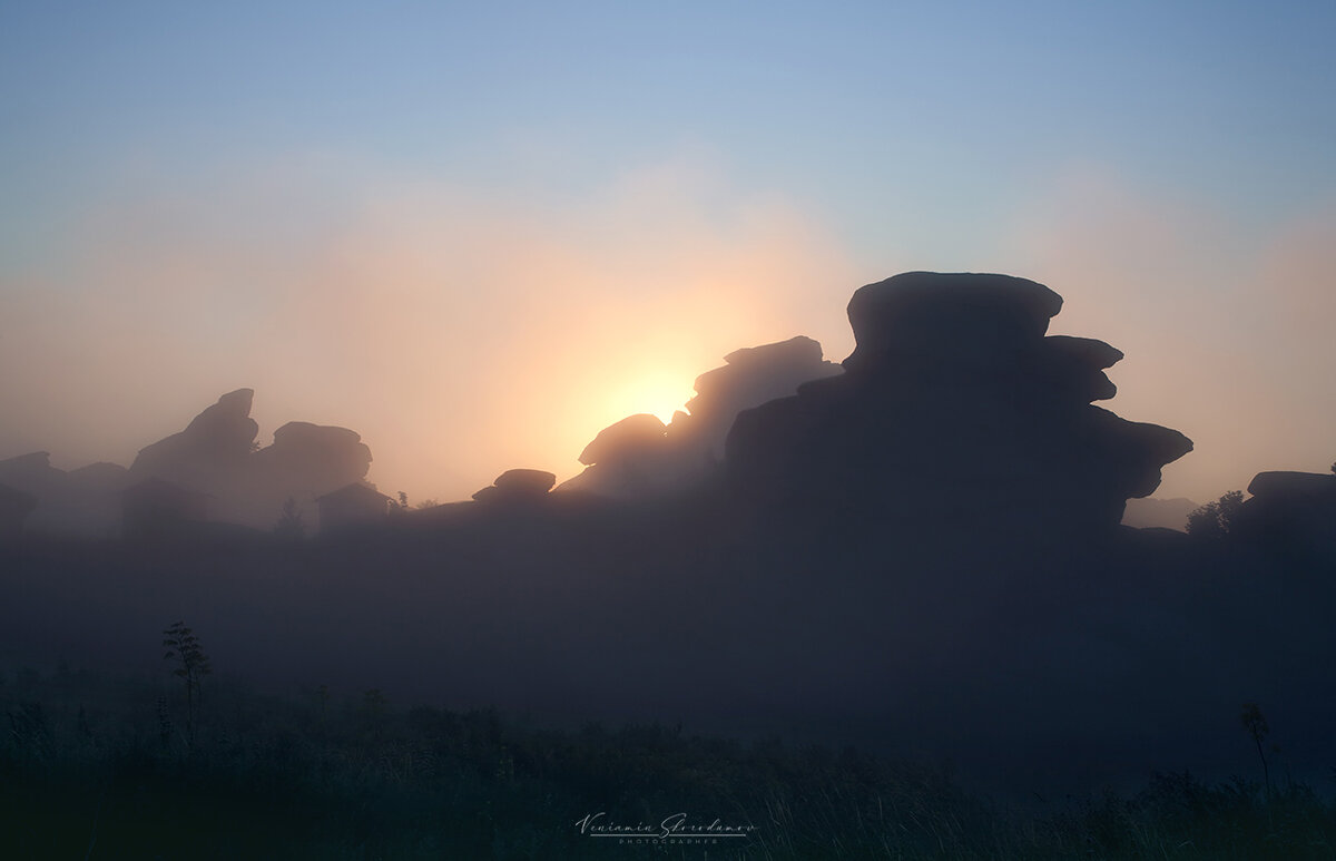 Восход над скалами Колыванского озера 3 - Вениамин Скородумов Восход над скалами Колыванского озера 3 - Вениамин Скородумов