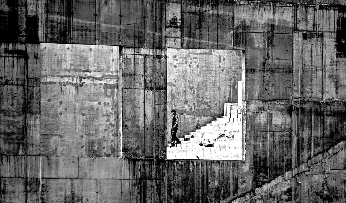 По ступеням спускаемся вниз - Валерий Иванович