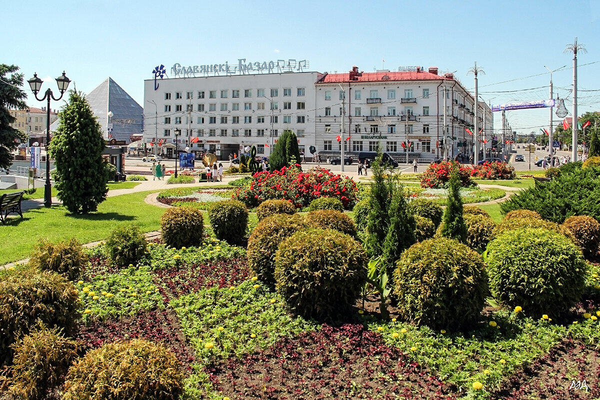 *** - Роланд Дубровский