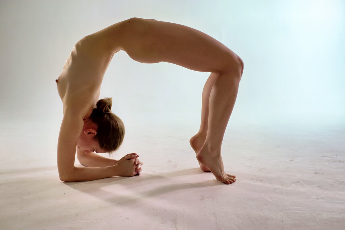 Выгибающаяся - And I go Выгибающаяся - And I go